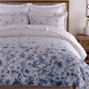 New Pottery Barn Florence King/Cal King duvet 100% soft cotton.Deep blue flowers